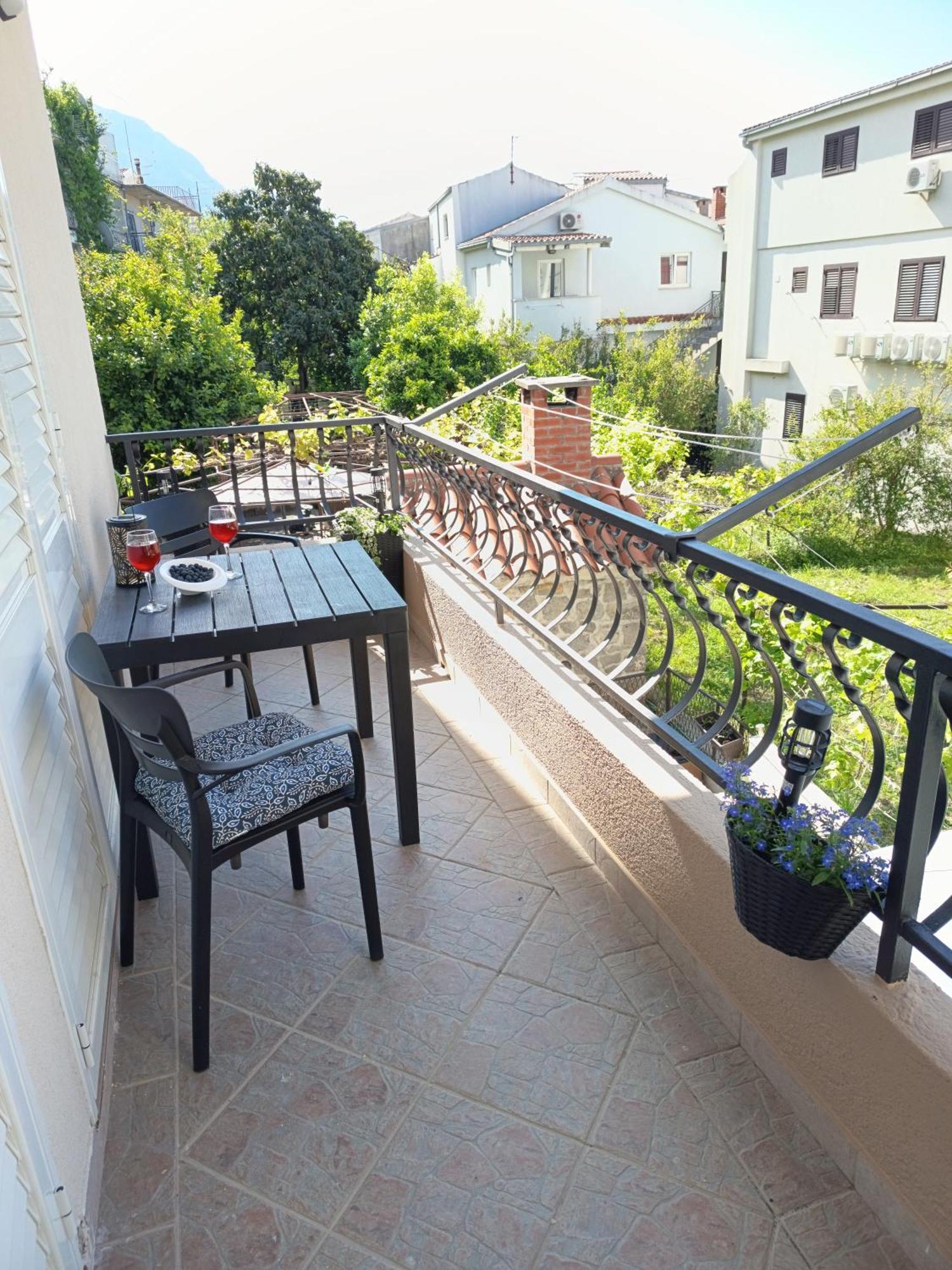 Apartman Komadina Hotel Makarska Ngoại thất bức ảnh